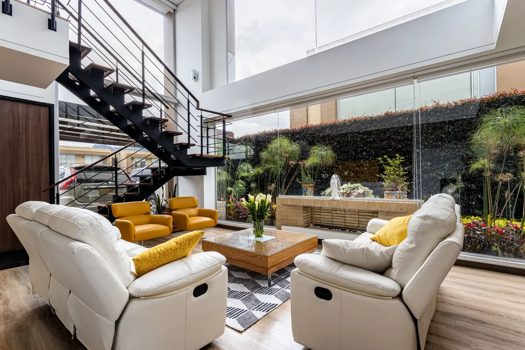Interior residencial contemporáneo